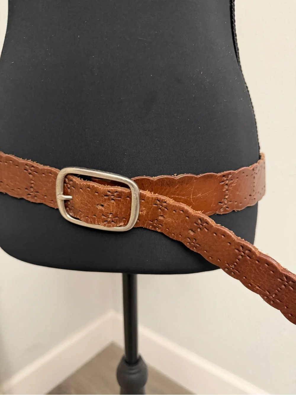 Aeropostale Brown Leather Scalloped Women's Belt